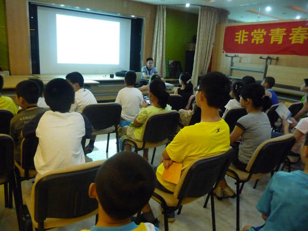 本所律师为上城区海月桥社区举行法制宣传活动